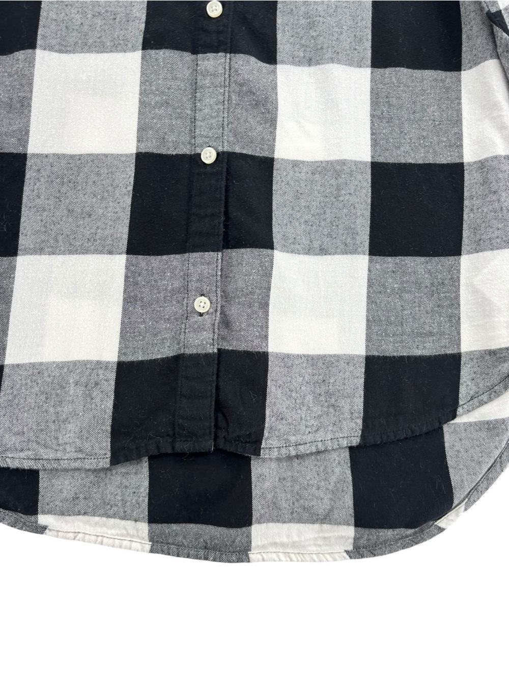 Old Navy Women’s Classic Flannel White and Black Buffalo Check in Size XL - Picture 7 of 16